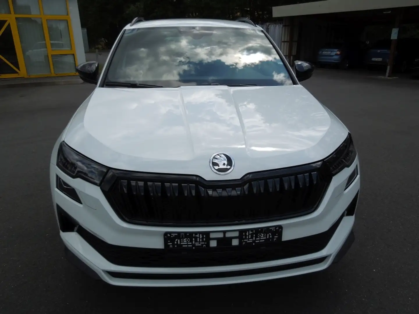 Skoda Karoq 1.5 TSI Sportline/Matrix/Navi/Sitzheiz/Kamera Weiß - 2