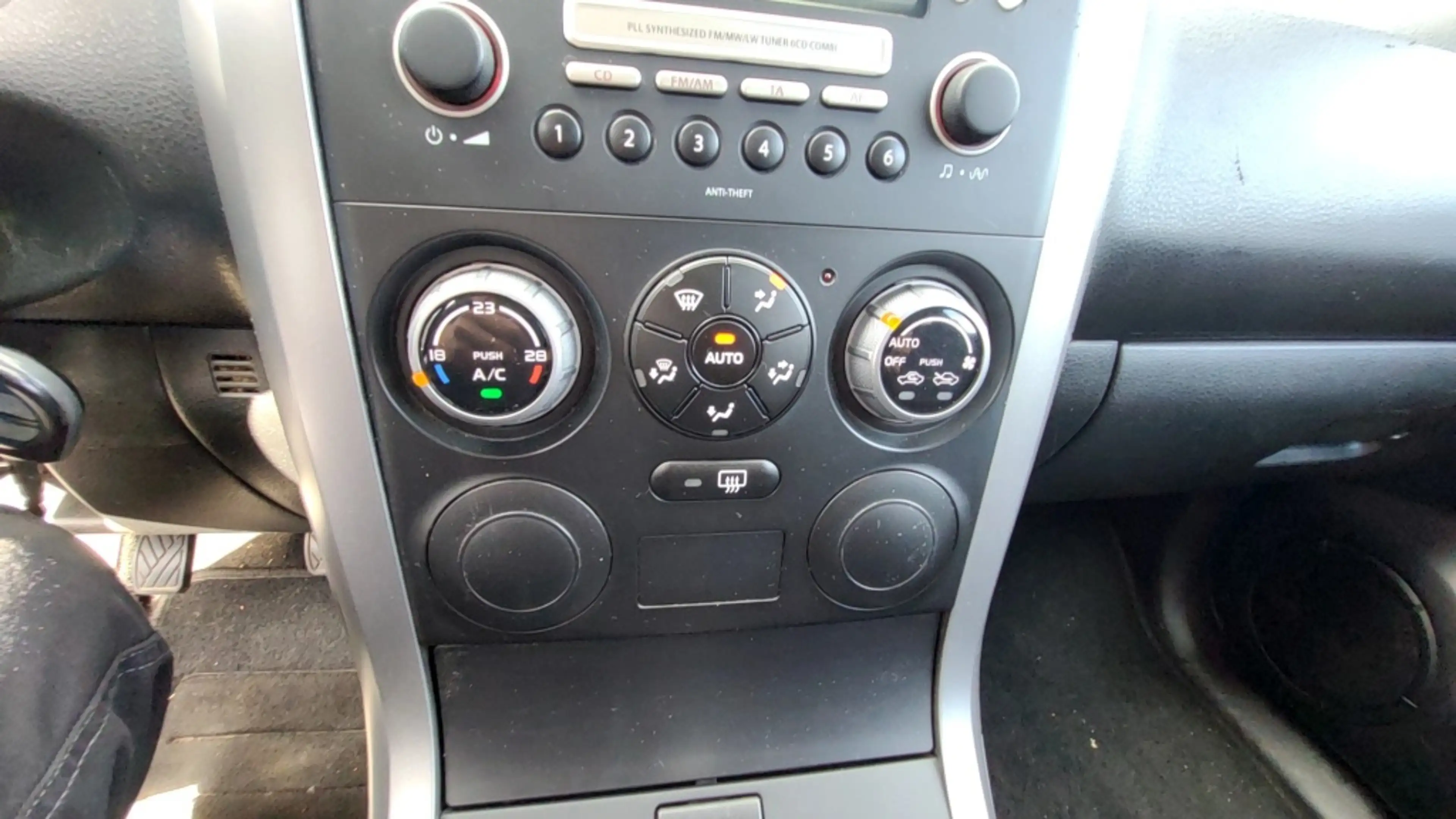 Suzuki Grand Vitara 1.6-16V Exclusive — photo 7