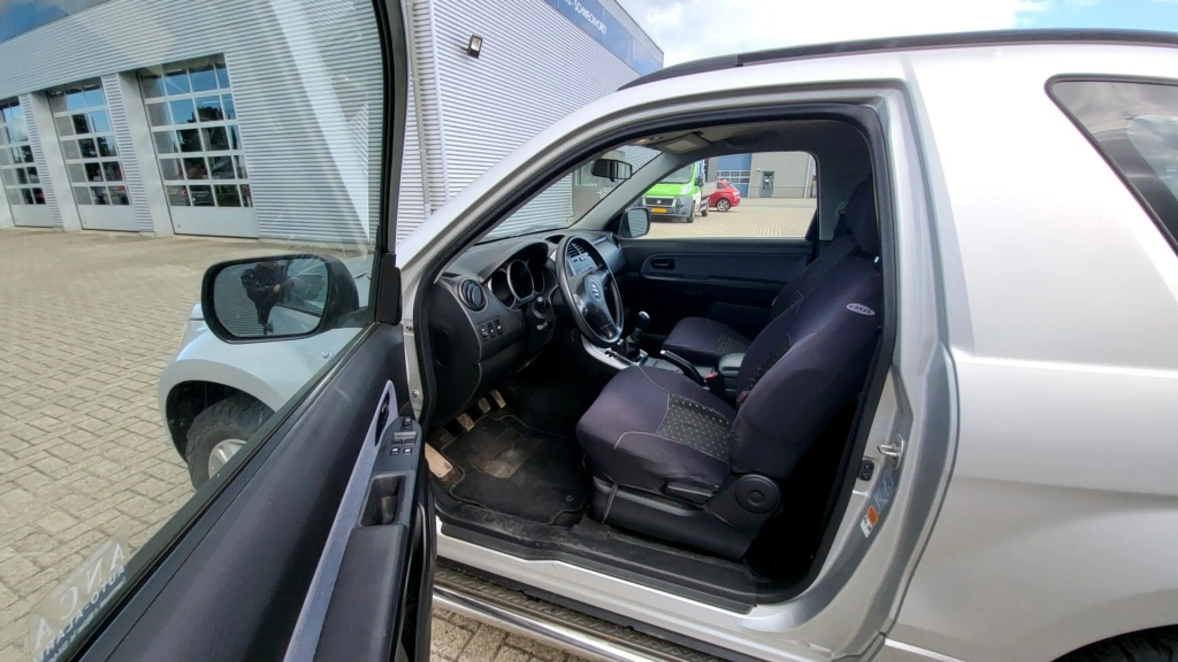 Suzuki Grand Vitara 1.6-16V Exclusive — photo 11