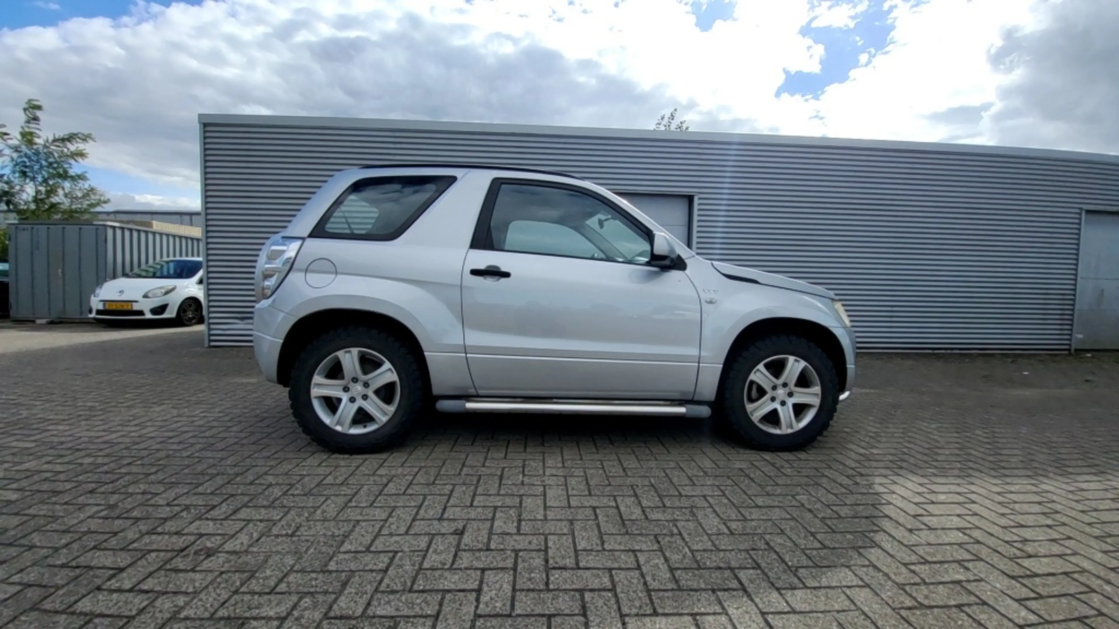 Suzuki Grand Vitara 1.6-16V Exclusive — photo 3
