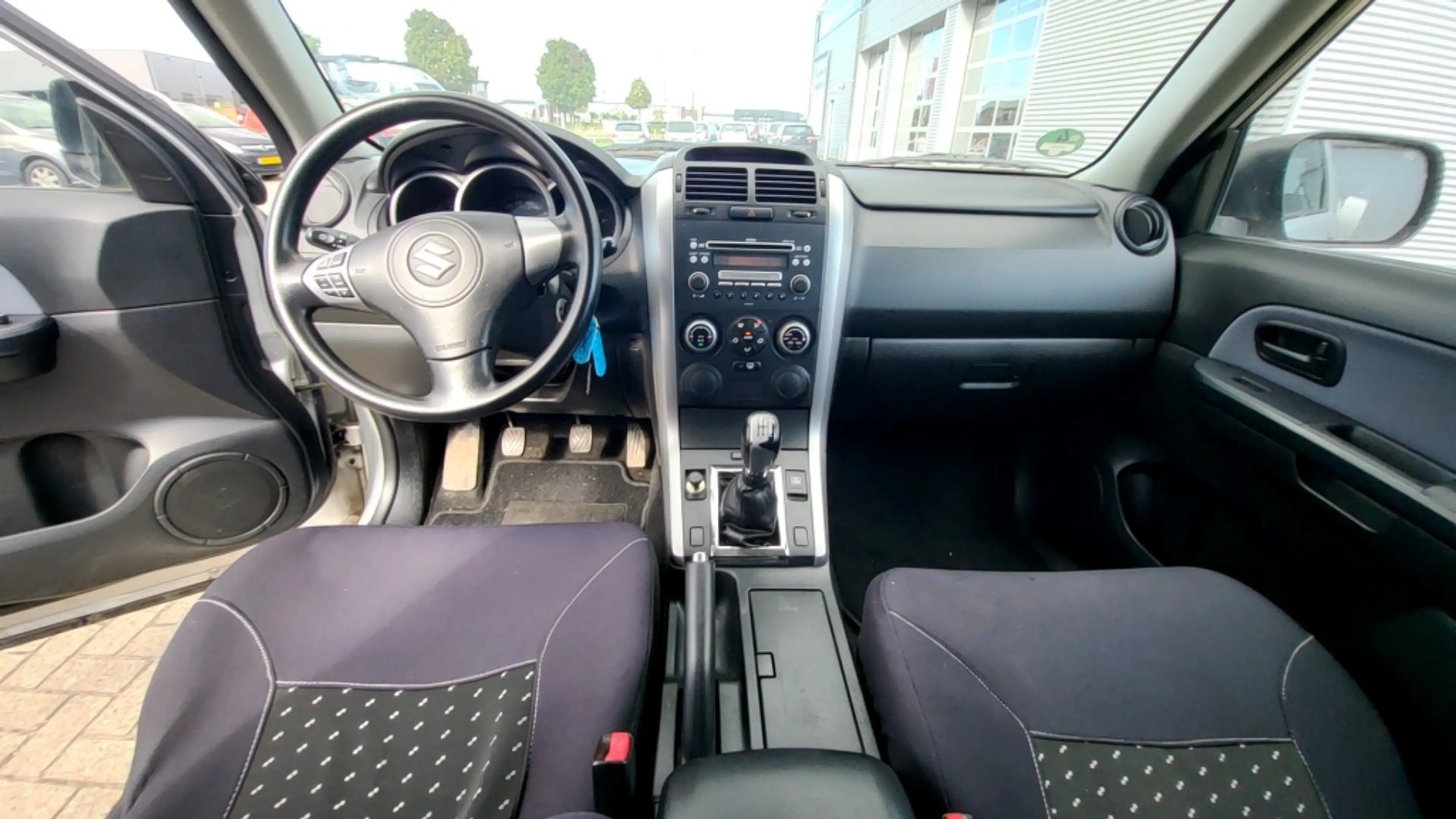 Suzuki Grand Vitara 1.6-16V Exclusive — photo 13