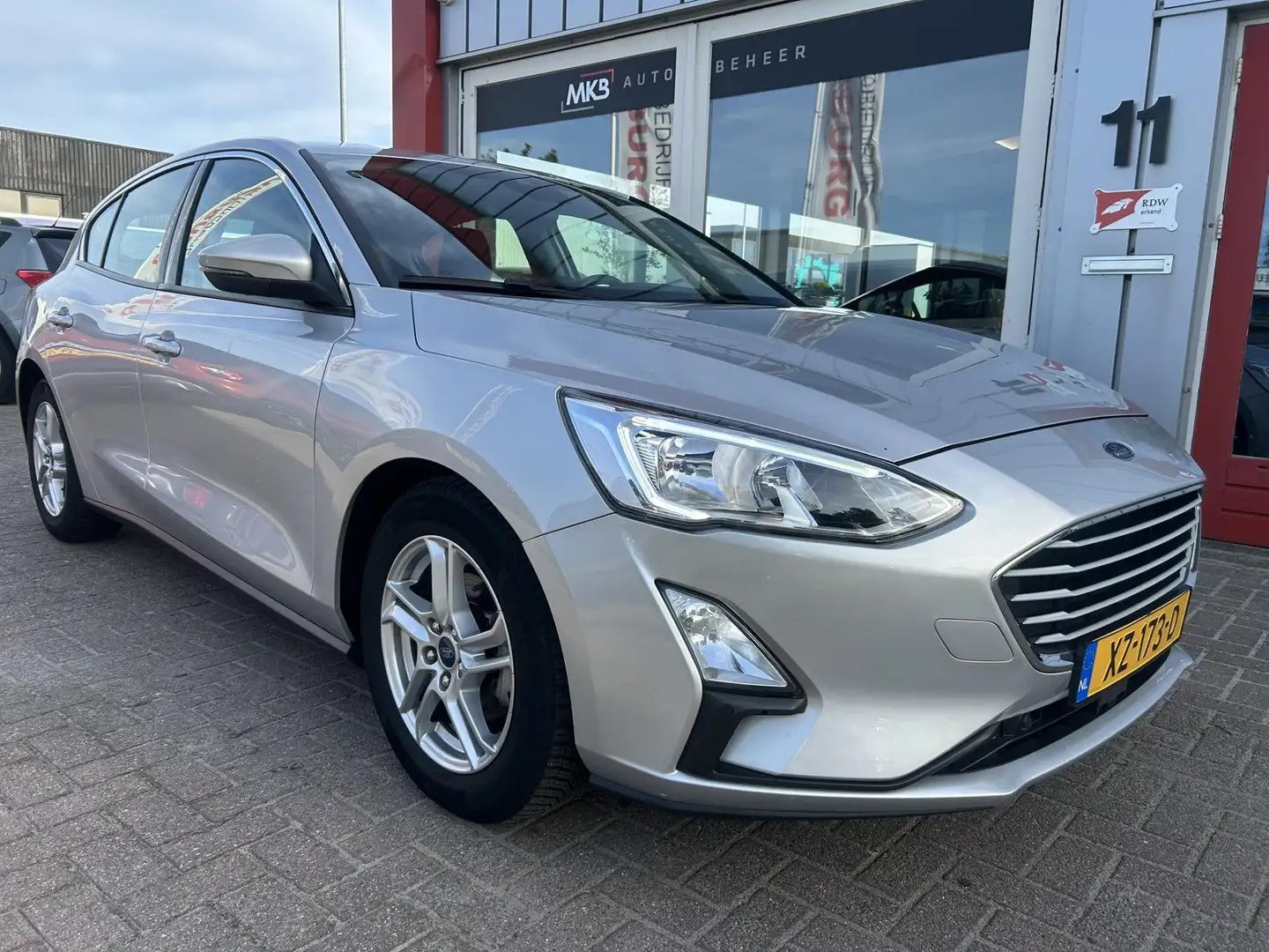 Ford Focus 1.0 EcoBoost Trend Edition Business 1e Eigenaar Grijs - 2