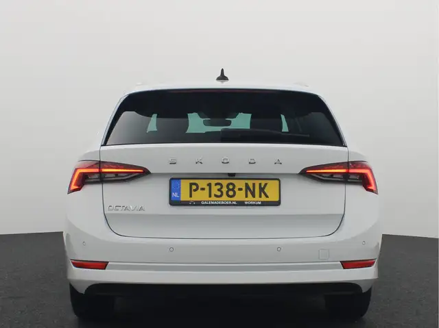 Skoda Octavia view 4