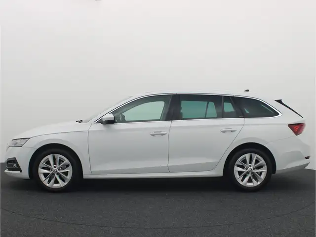 Skoda Octavia view 2