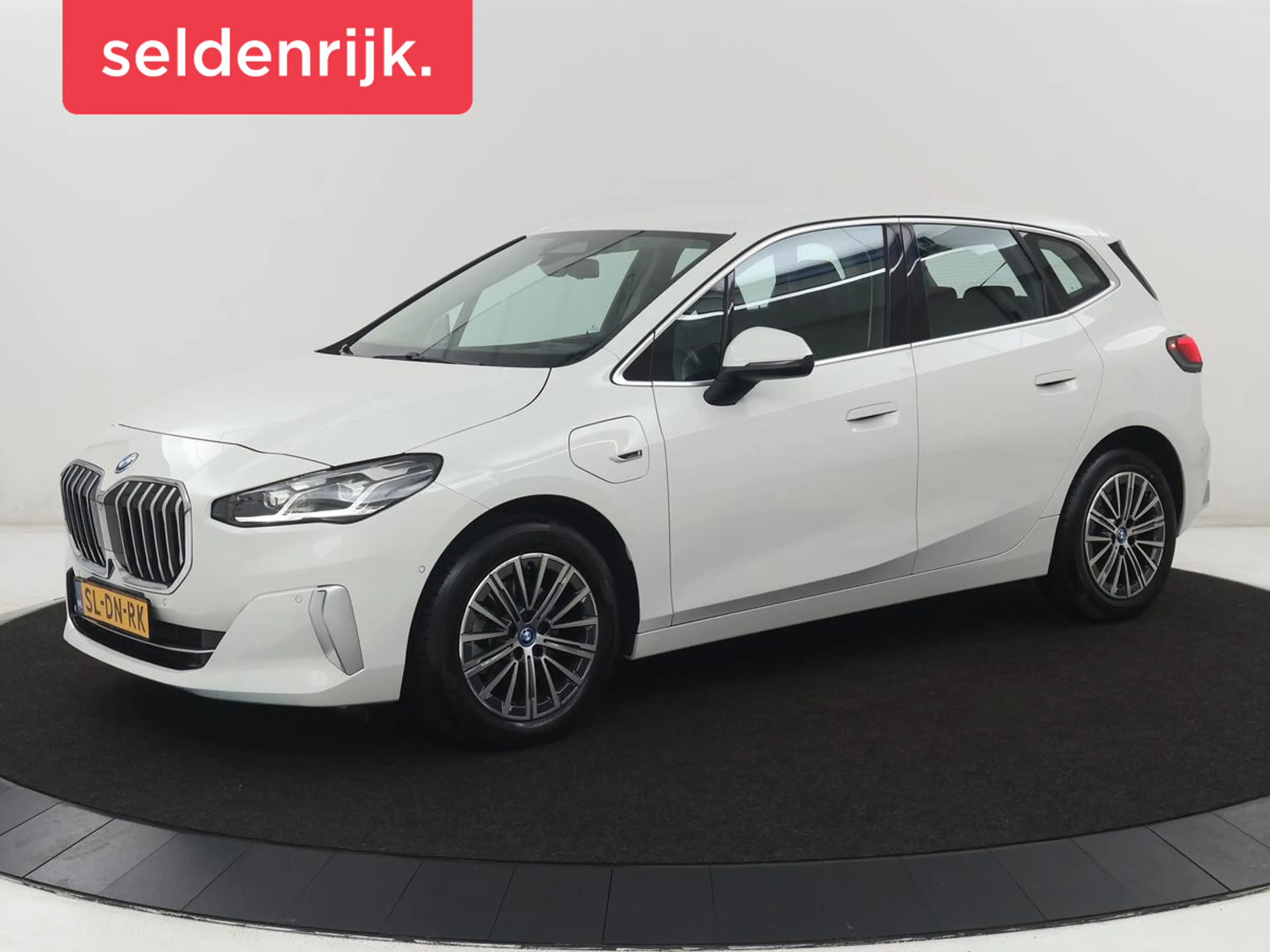 BMW 225 2-Serie e xDrive Luxury Line | SOH 91,6% | Leder |