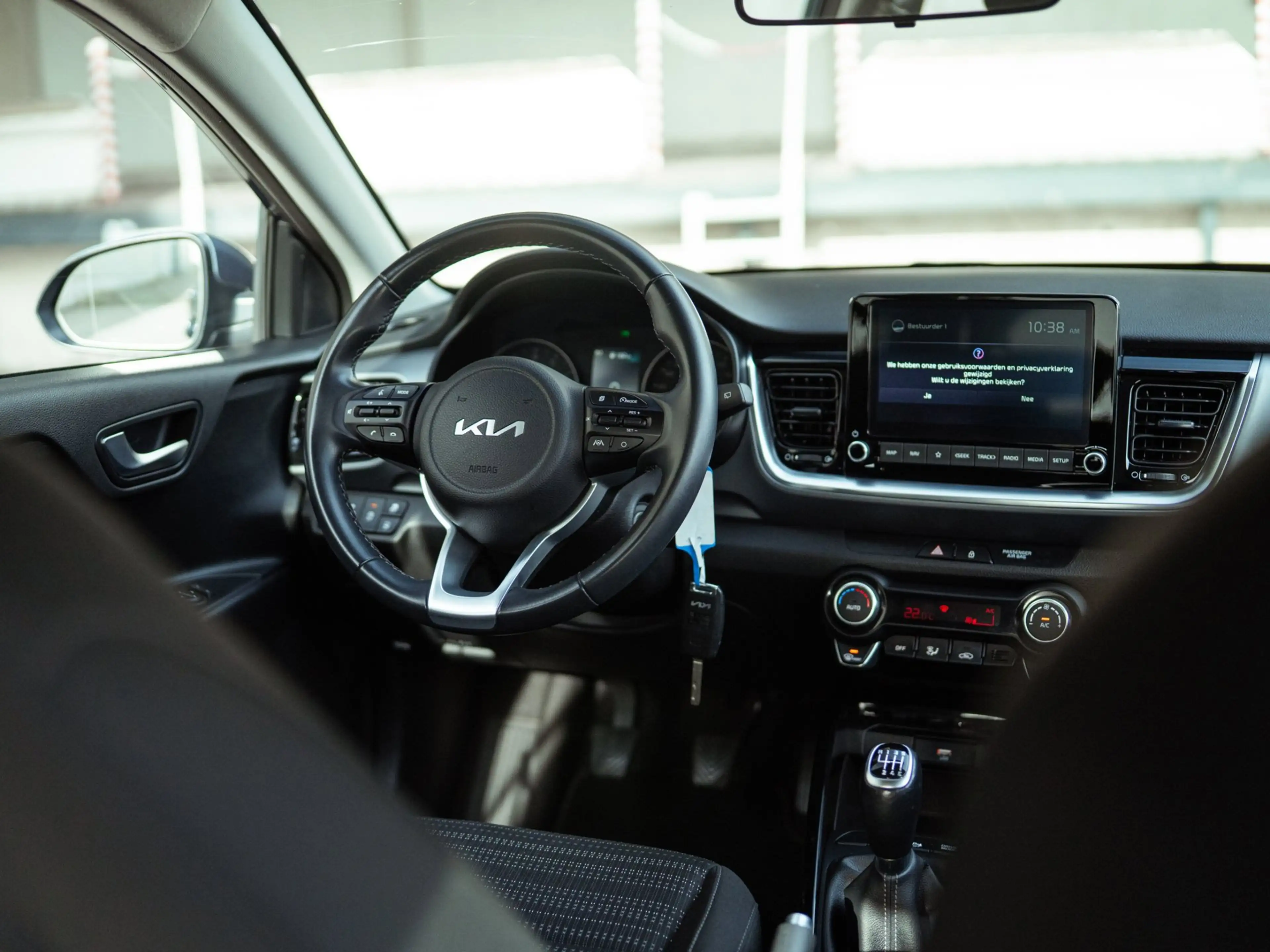 Kia Stonic 1.0 T-GDi MHEV DynamicLine 101 pk (2021) | Camera — photo 3