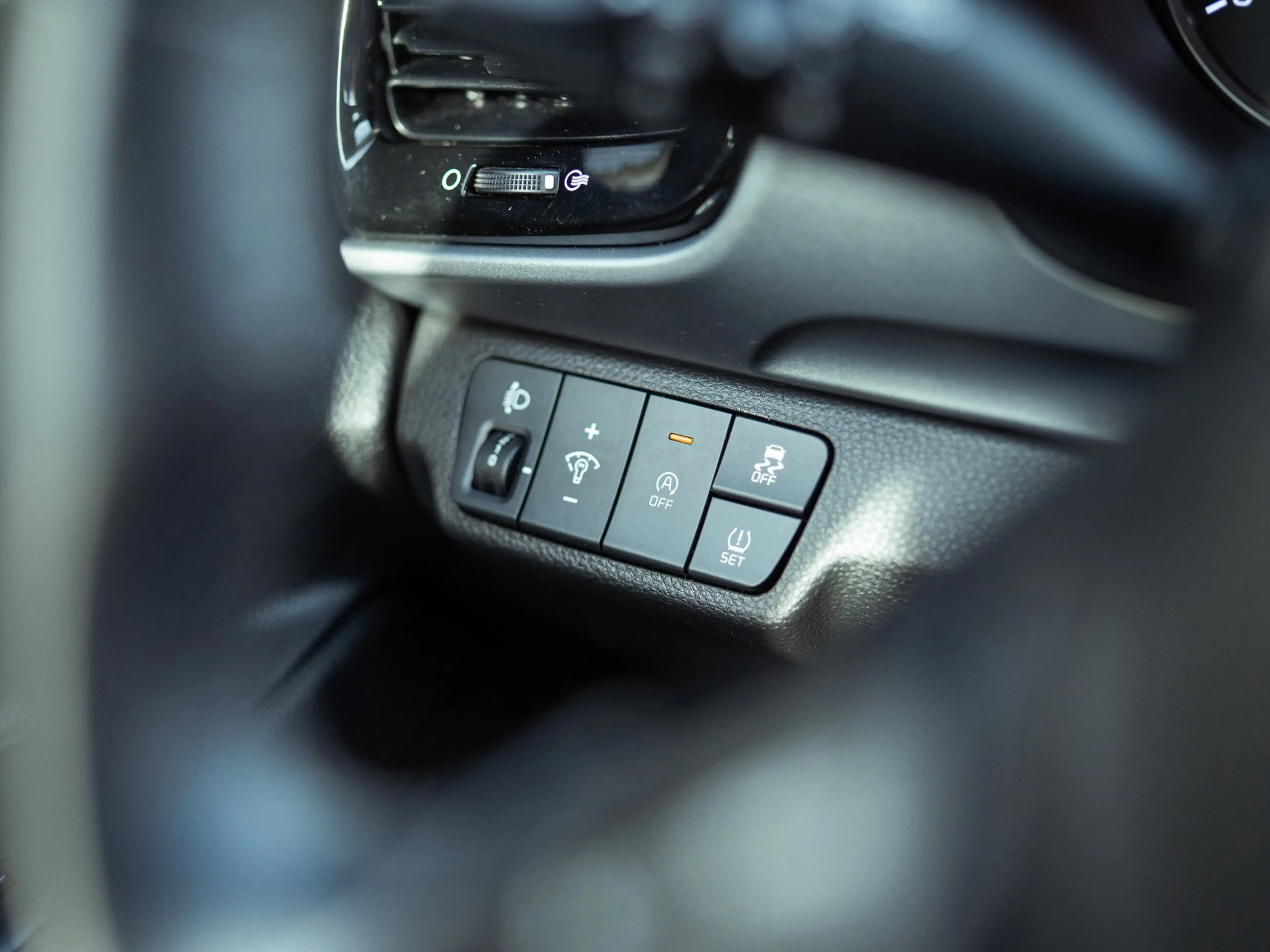 Kia Stonic 1.0 T-GDi MHEV DynamicLine 101 pk (2021) | Camera — photo 13