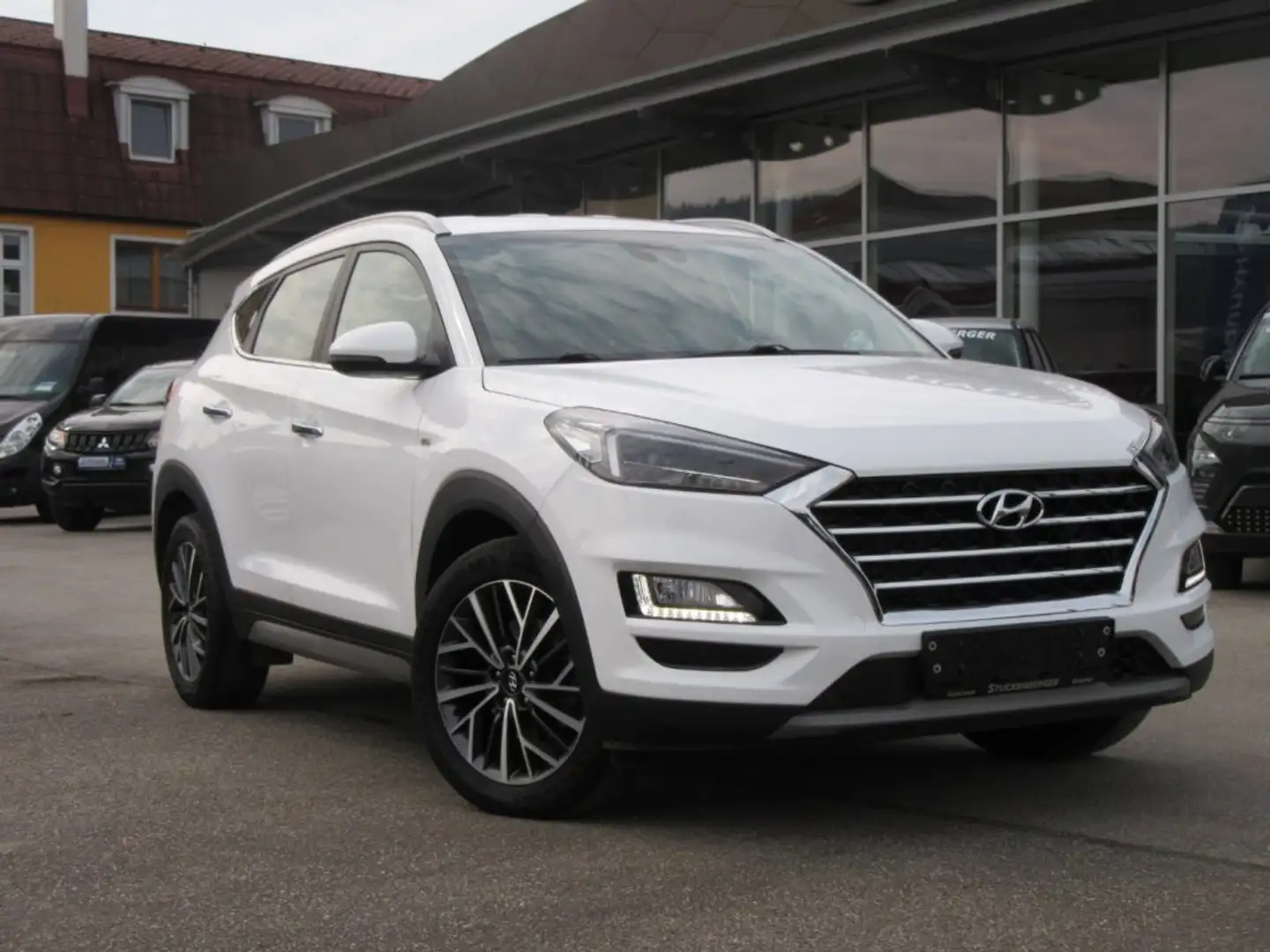 Hyundai TUCSON 2,0 CRDi Level 5 4WD AT Weiß - 1