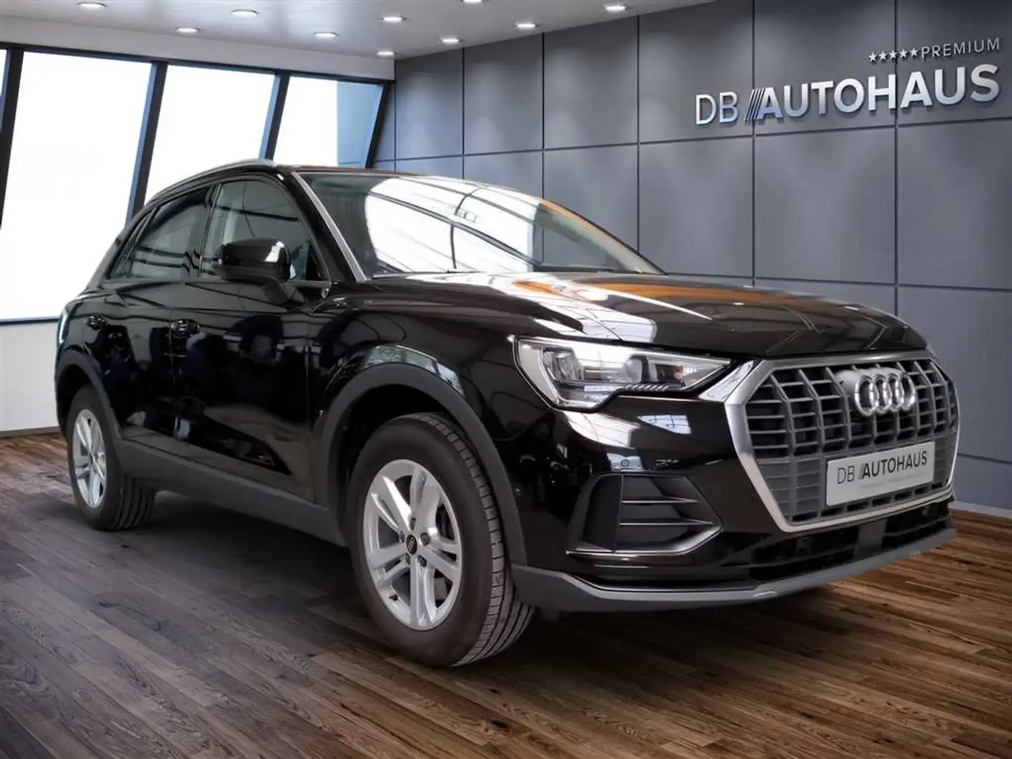 Audi Q3 45 1.4 TFSI e S-tronic Чорний - 2