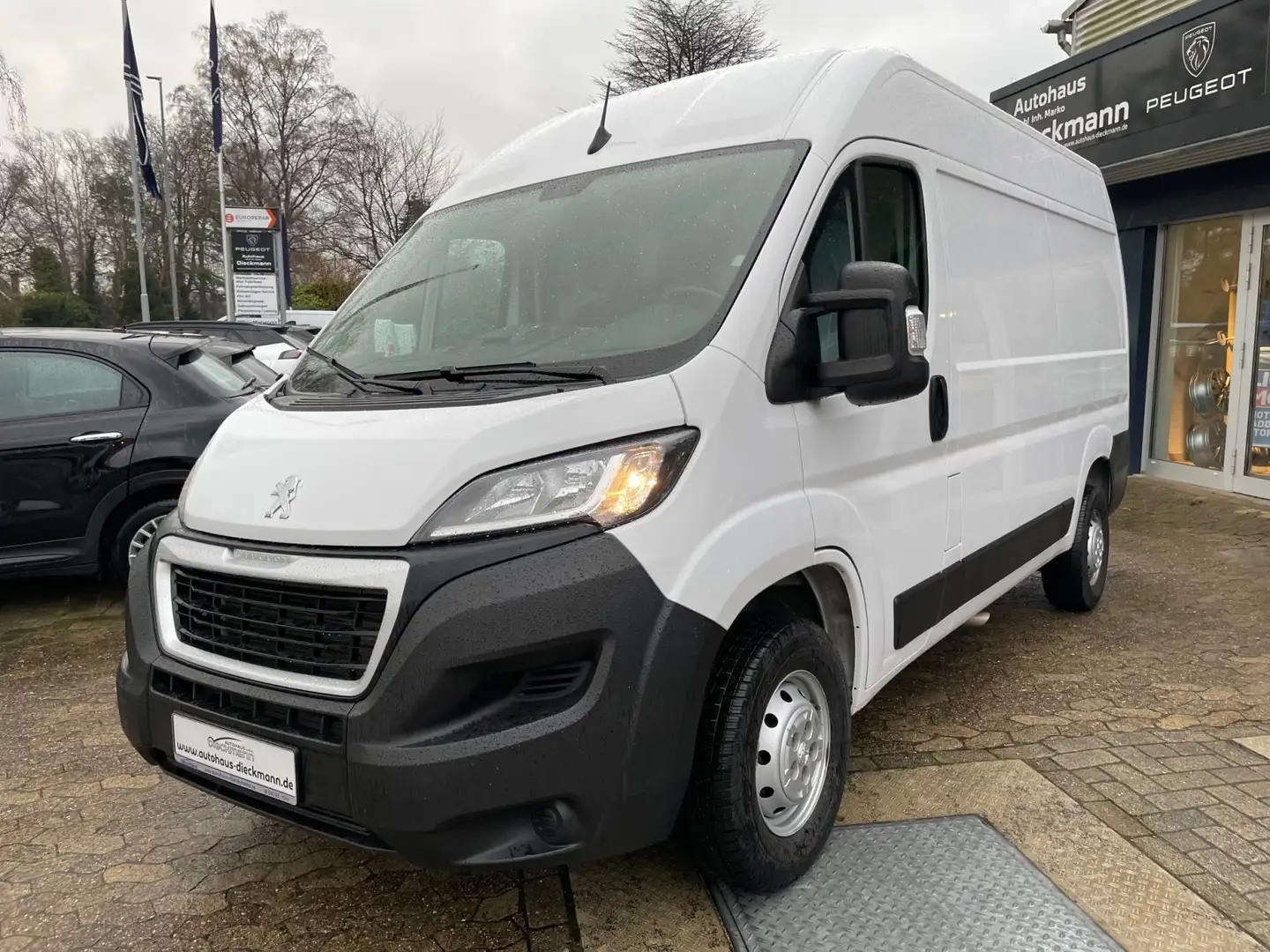Peugeot Boxer HDi 333 140 S&S L2H2 RFK / AHK / Klima Weiß - 2