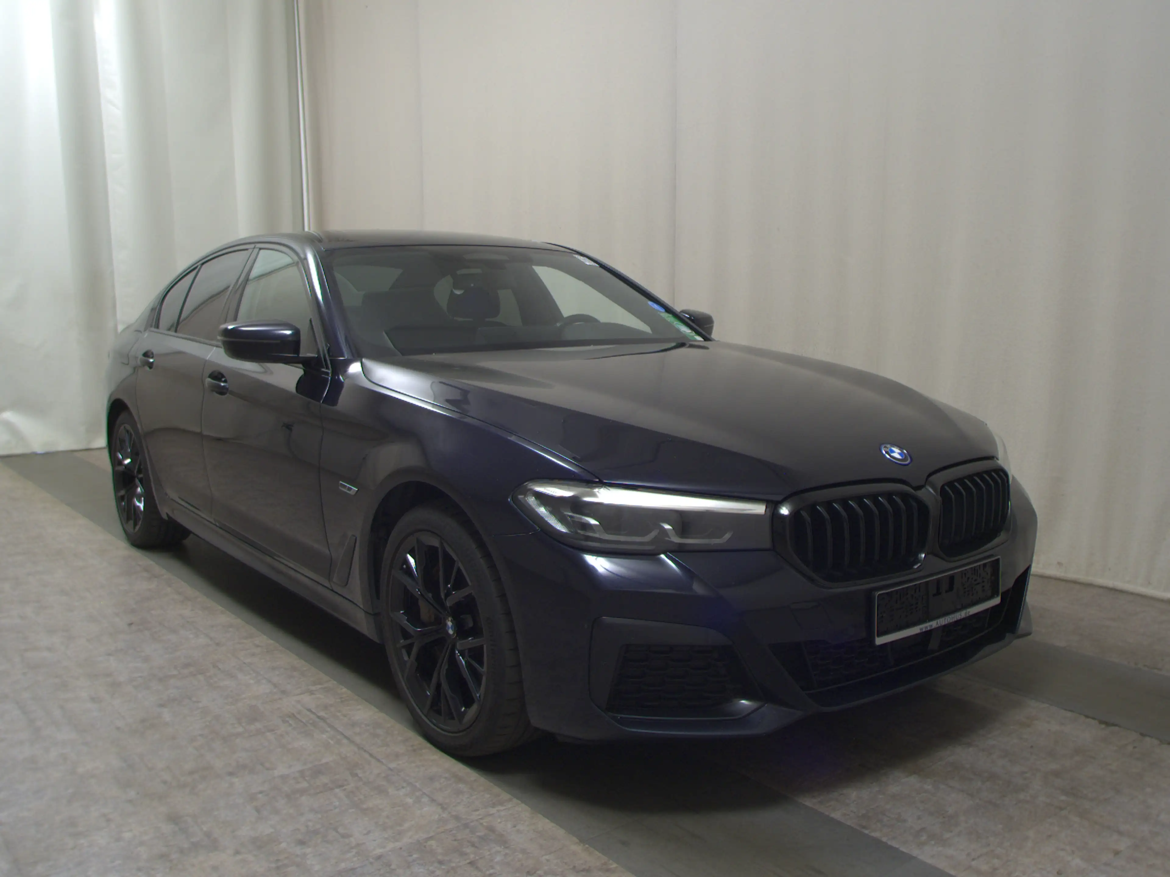 BMW 545 e xDr M-Sport Navi LED HuD LC prof. AHK — photo 3