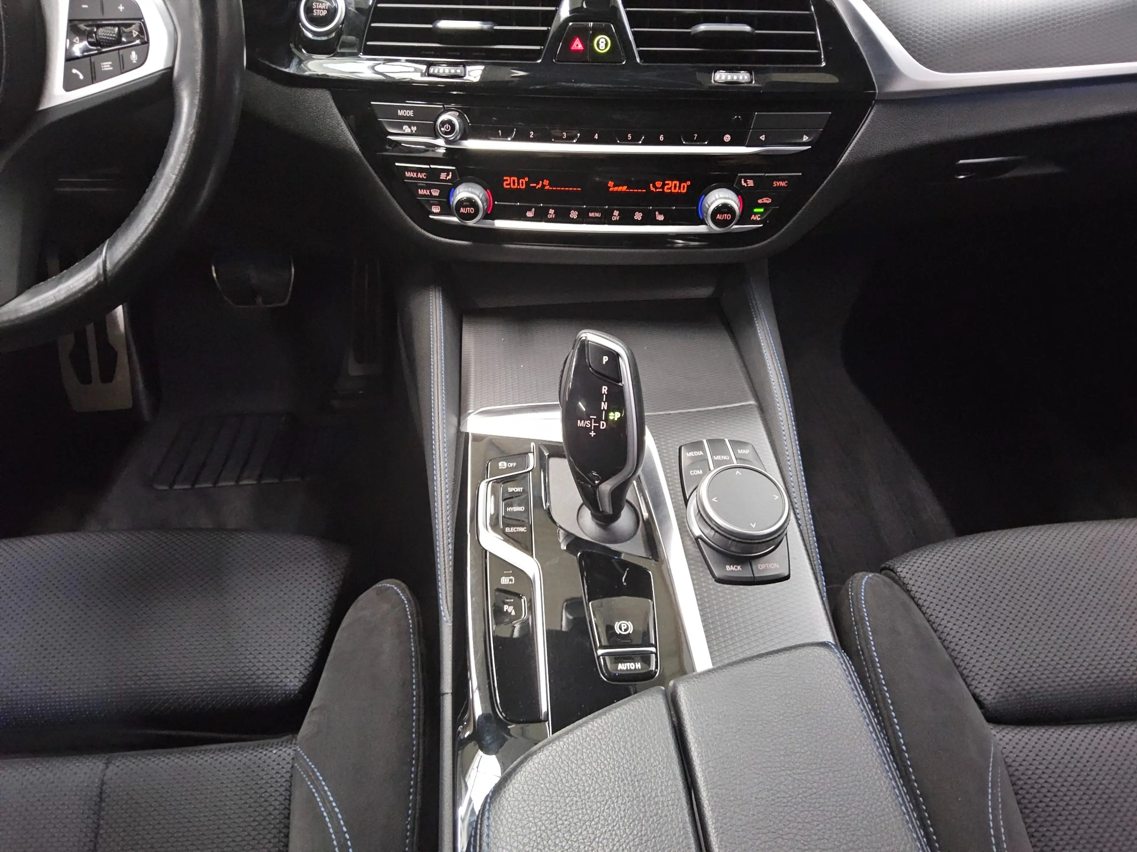 BMW 545 e xDr M-Sport Navi LED HuD LC prof. AHK — photo 6
