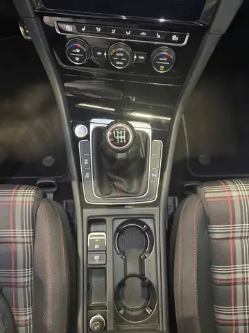 Volkswagen Golf view 8