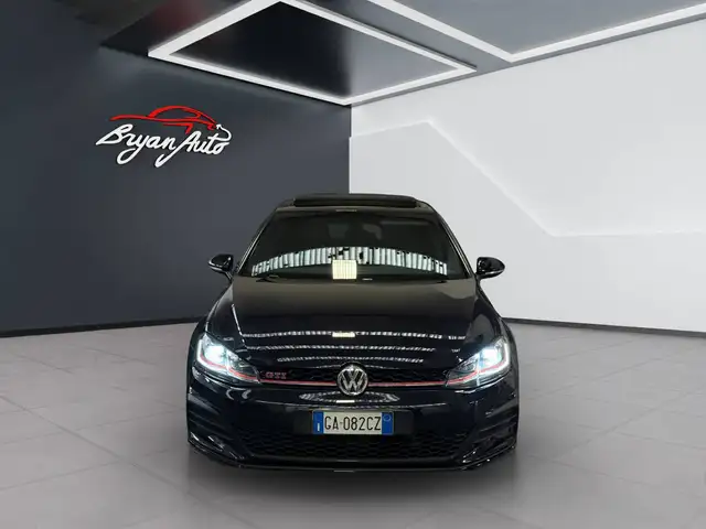 Volkswagen Golf view 3