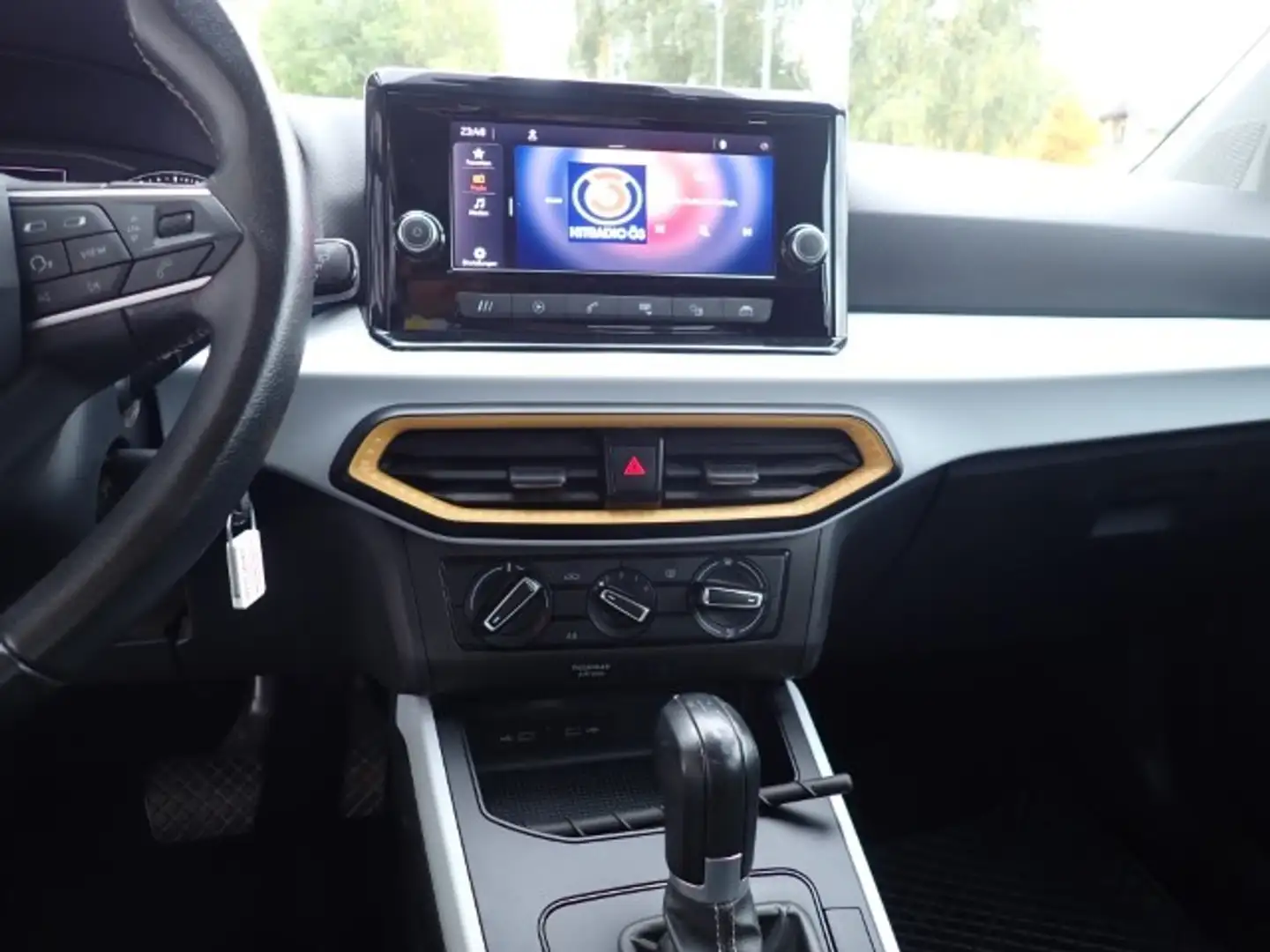 SEAT Arona 1,0 Eco TSI Style DSG Weiß - 2