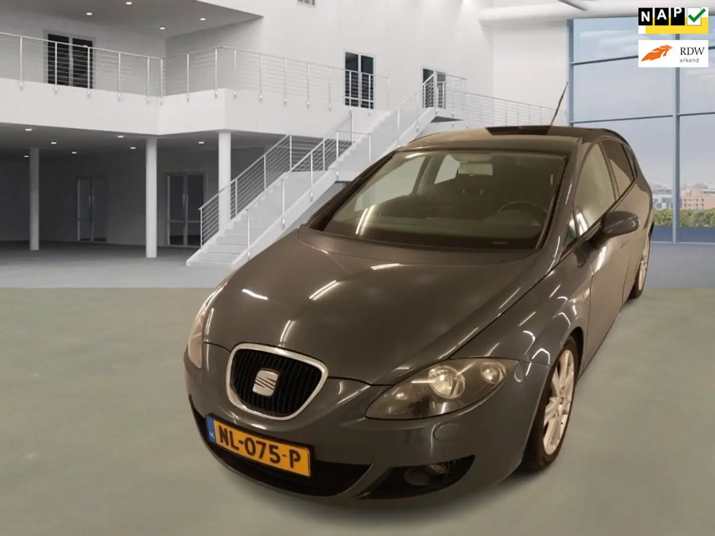 SEAT Leon 1.8 TFSI Businessline Grau - 1