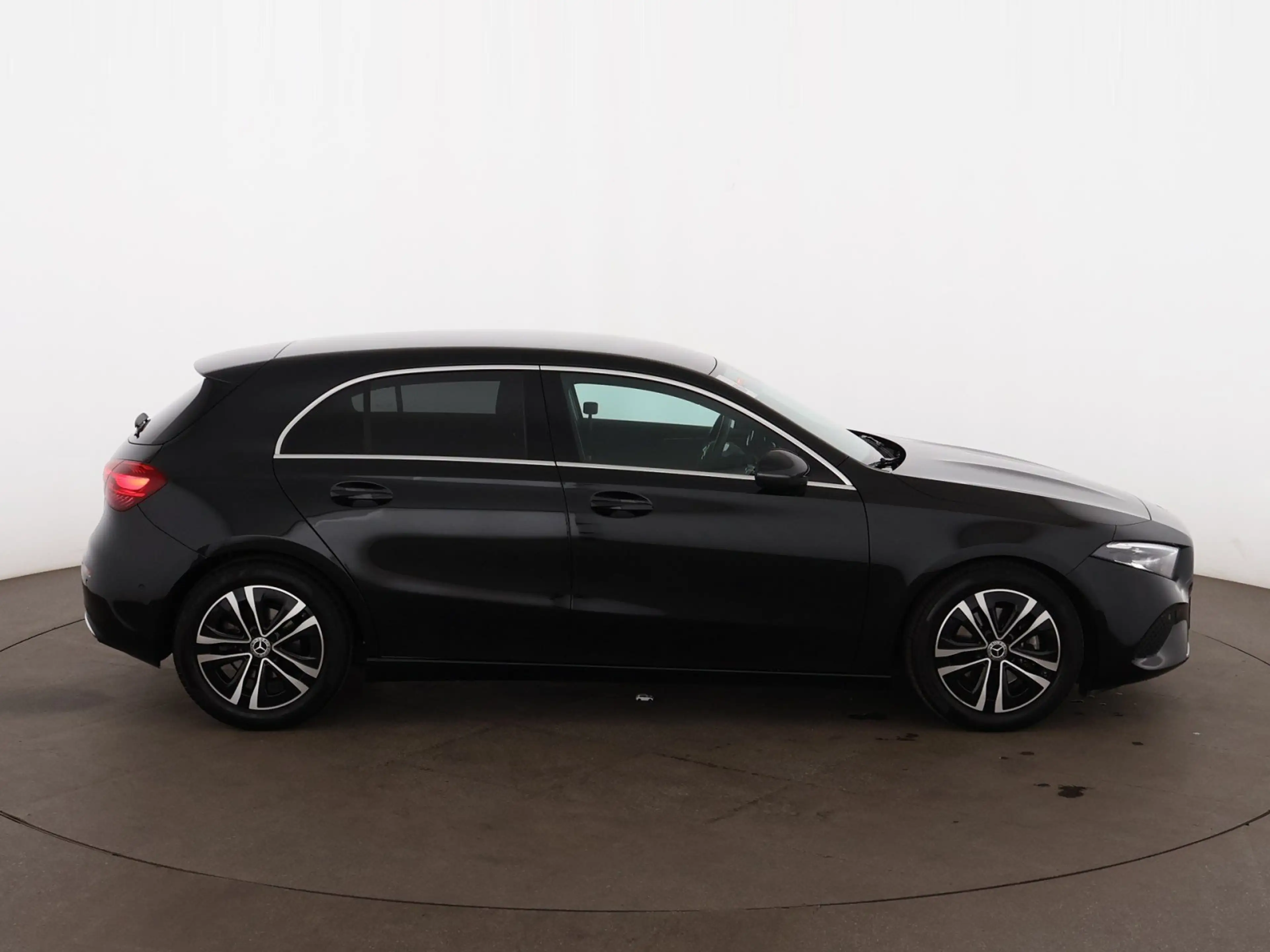 Mercedes-Benz A 180 d  Progressive Aut LED LEDER NAVI SITZHZG — photo 10