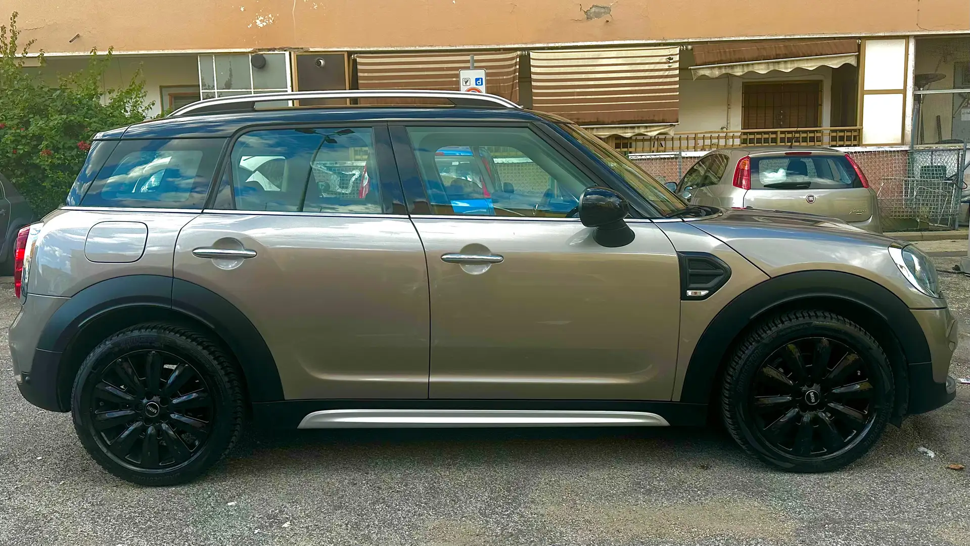 MINI Cooper D Countryman Mini Countryman F60 2017 2.0 auto Gris - 2