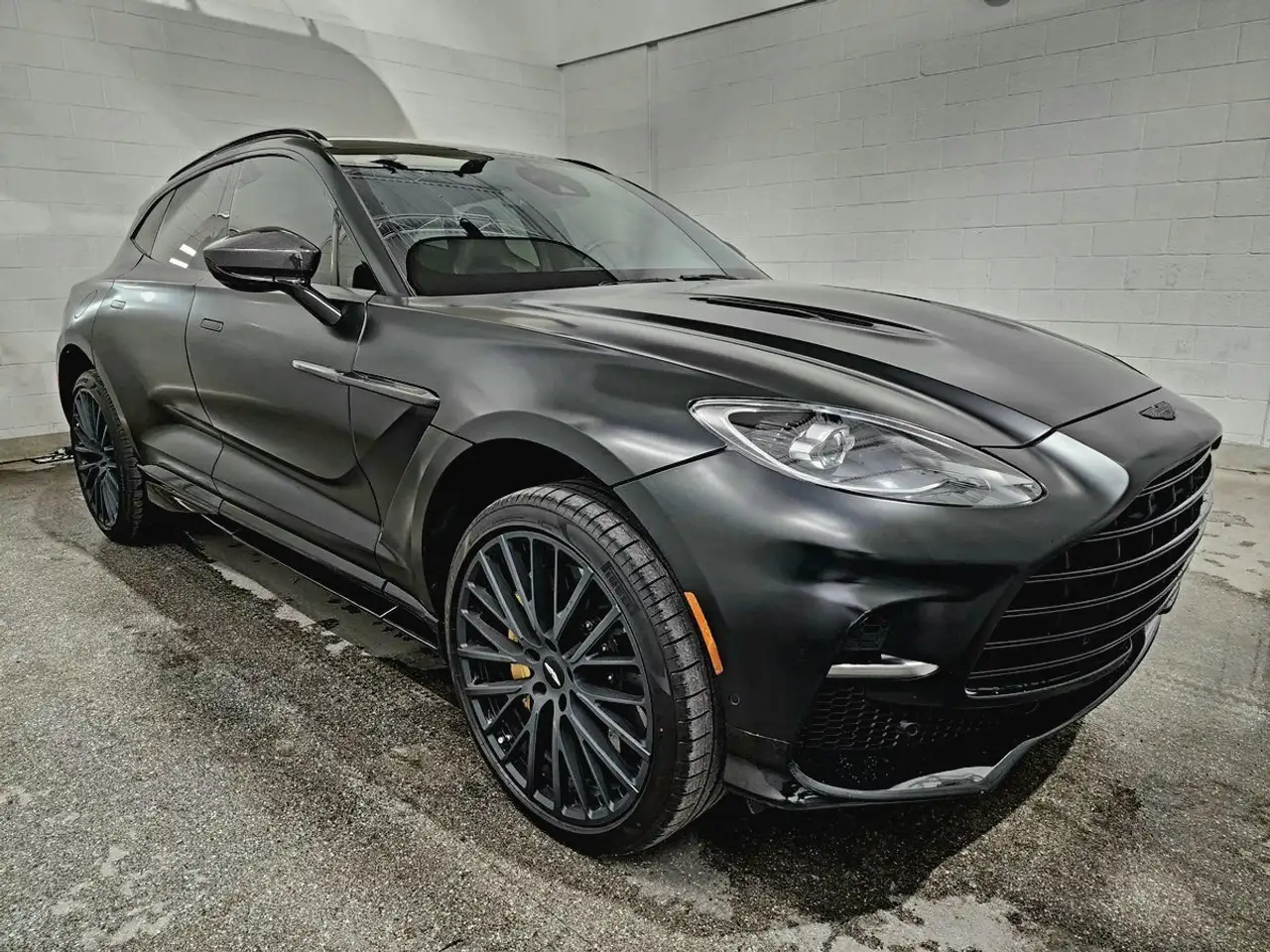 2023 Aston Martin DBX