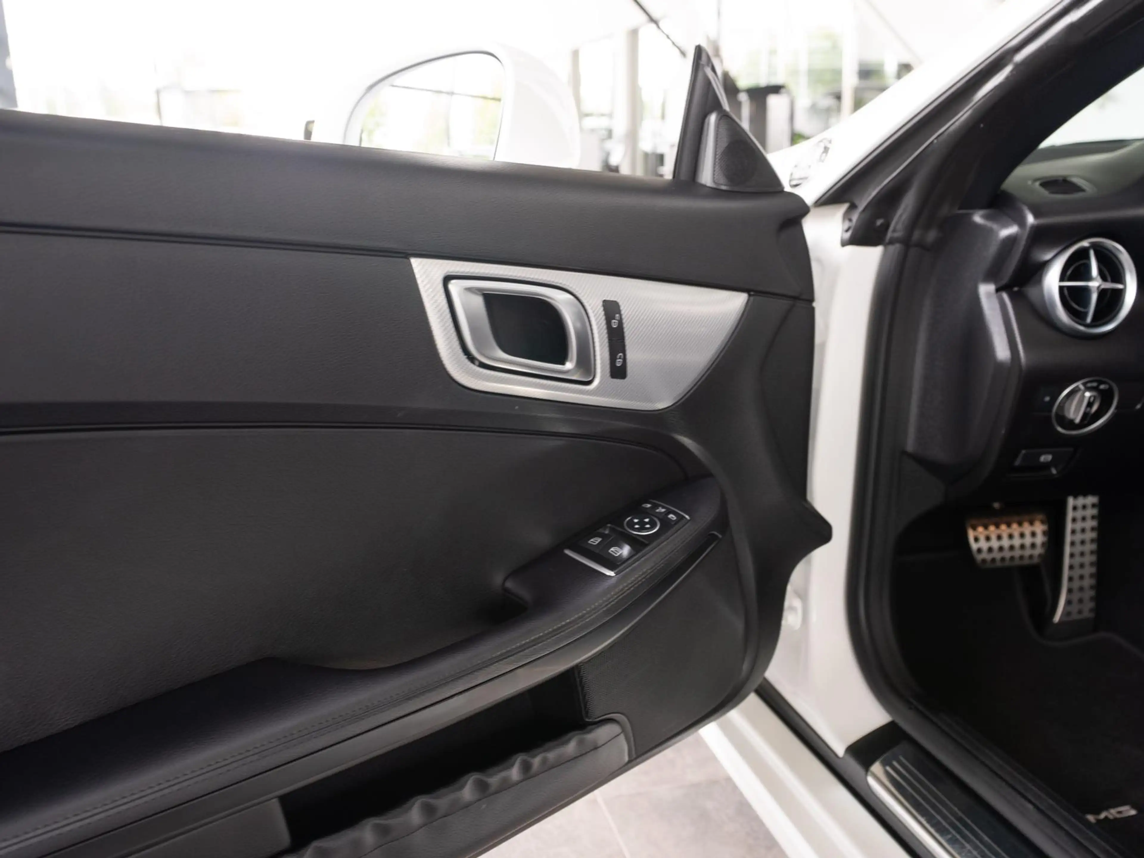 Mercedes-Benz SLC 200 9G-Tronic *AIRSCARF*LEDER*LED*TOTWINKEL* — photo 11