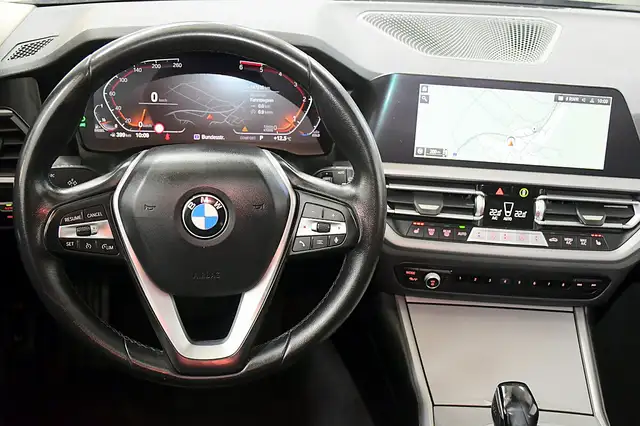 BMW 3 Series view 17