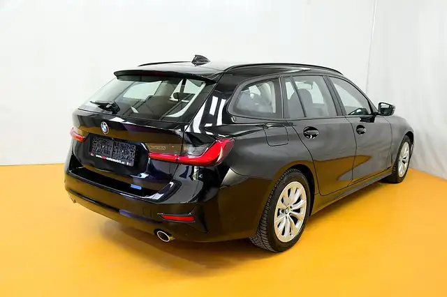 BMW 3 Series view 3