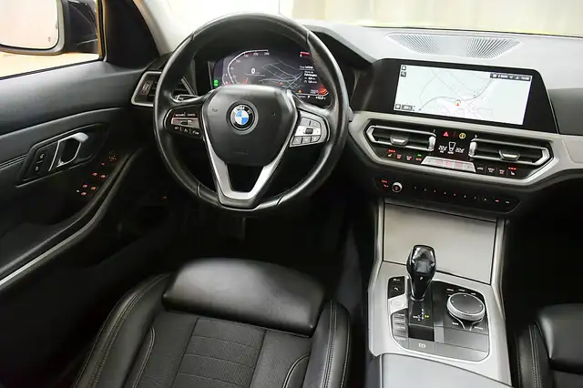 BMW 3 Series view 16