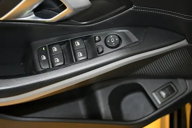 BMW 3 Series view 11