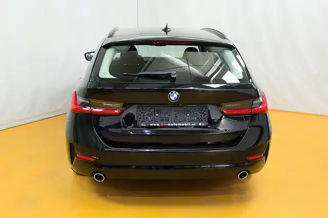 BMW 3 Series view 20
