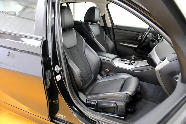 BMW 3 Series view 4
