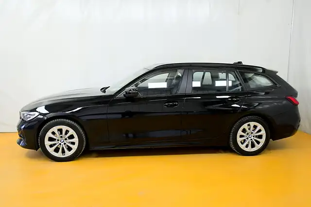 BMW 3 Series view 8