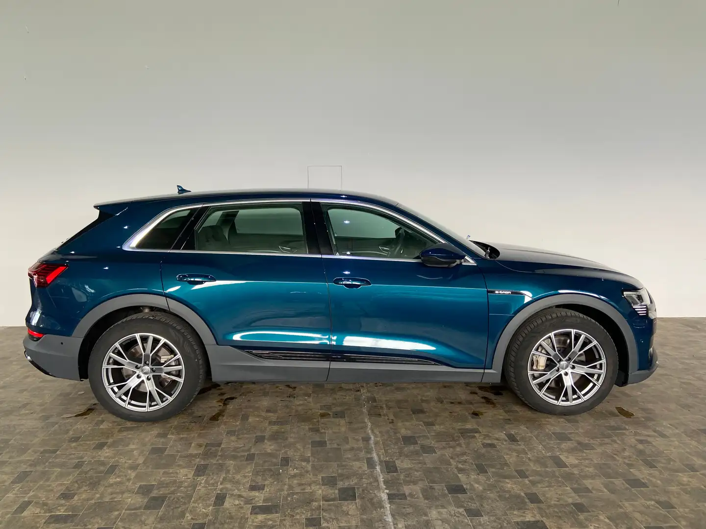 Audi e-tron 55 quattro, Navi, AHK, 1.Hand Blau - 1