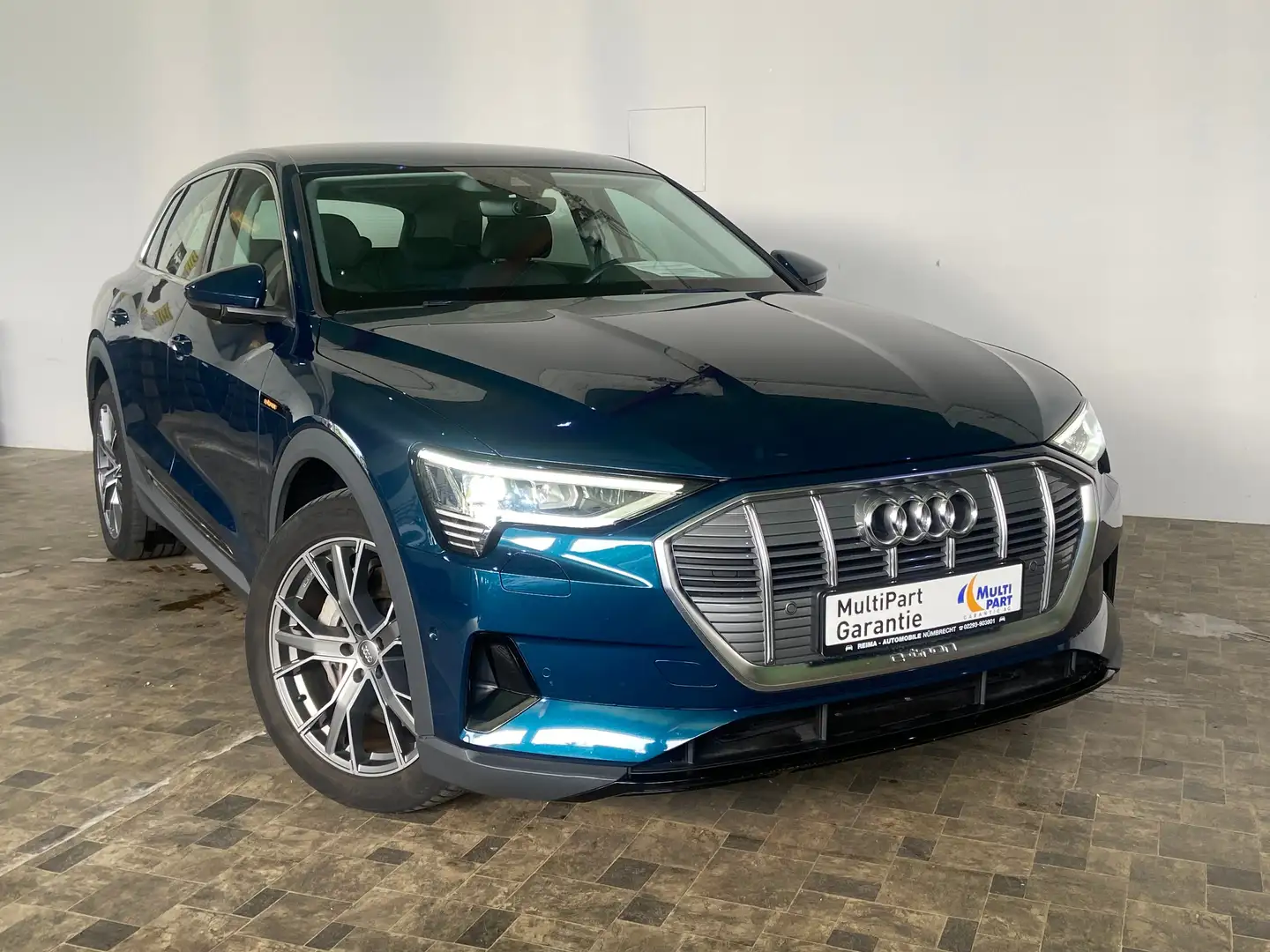 Audi e-tron 55 quattro, Navi, AHK, 1.Hand Blau - 2