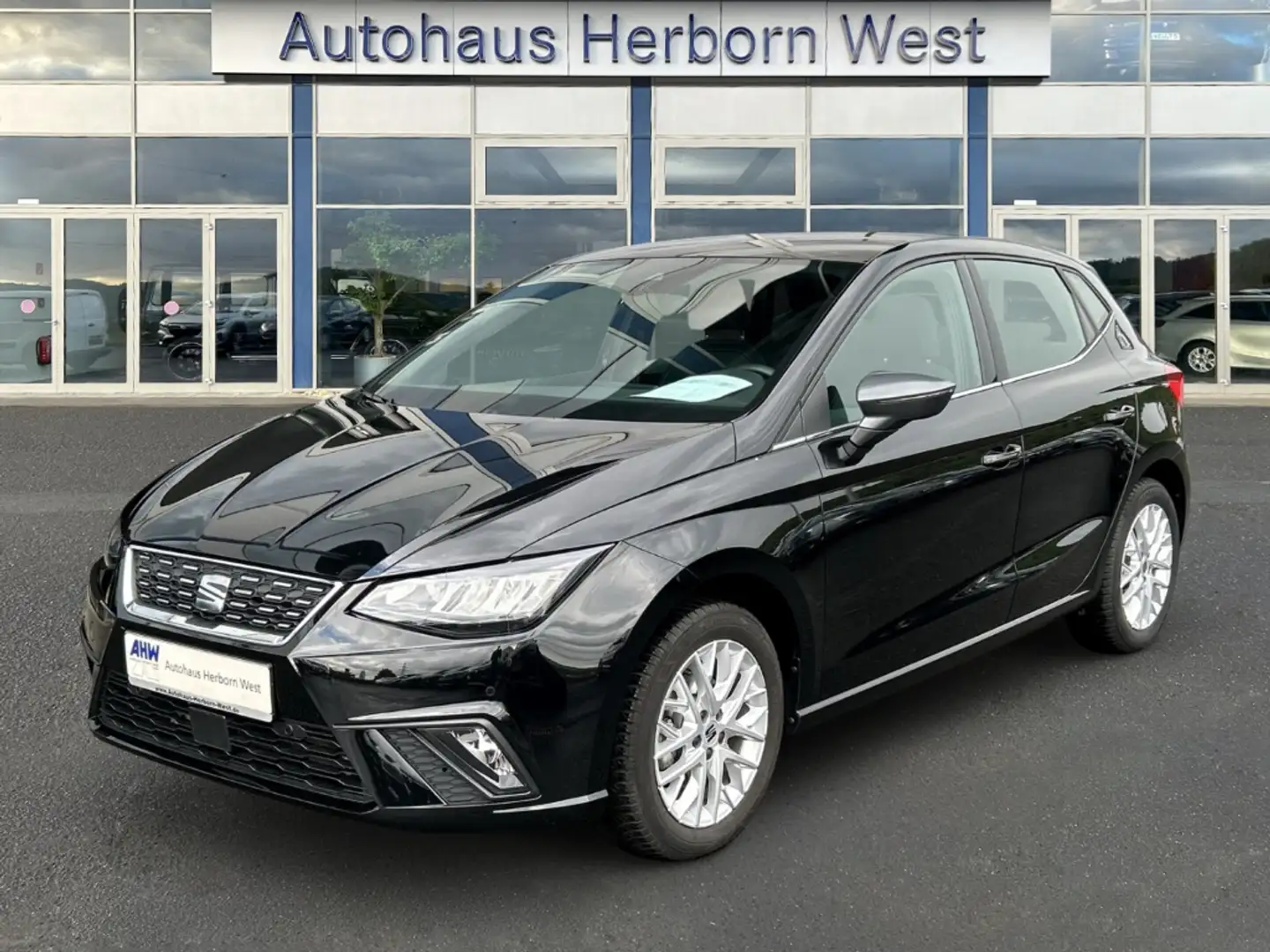 SEAT Ibiza Xcellence 1.0 TSI LED Klimaautomatik SHZ Parklenka Schwarz - 1