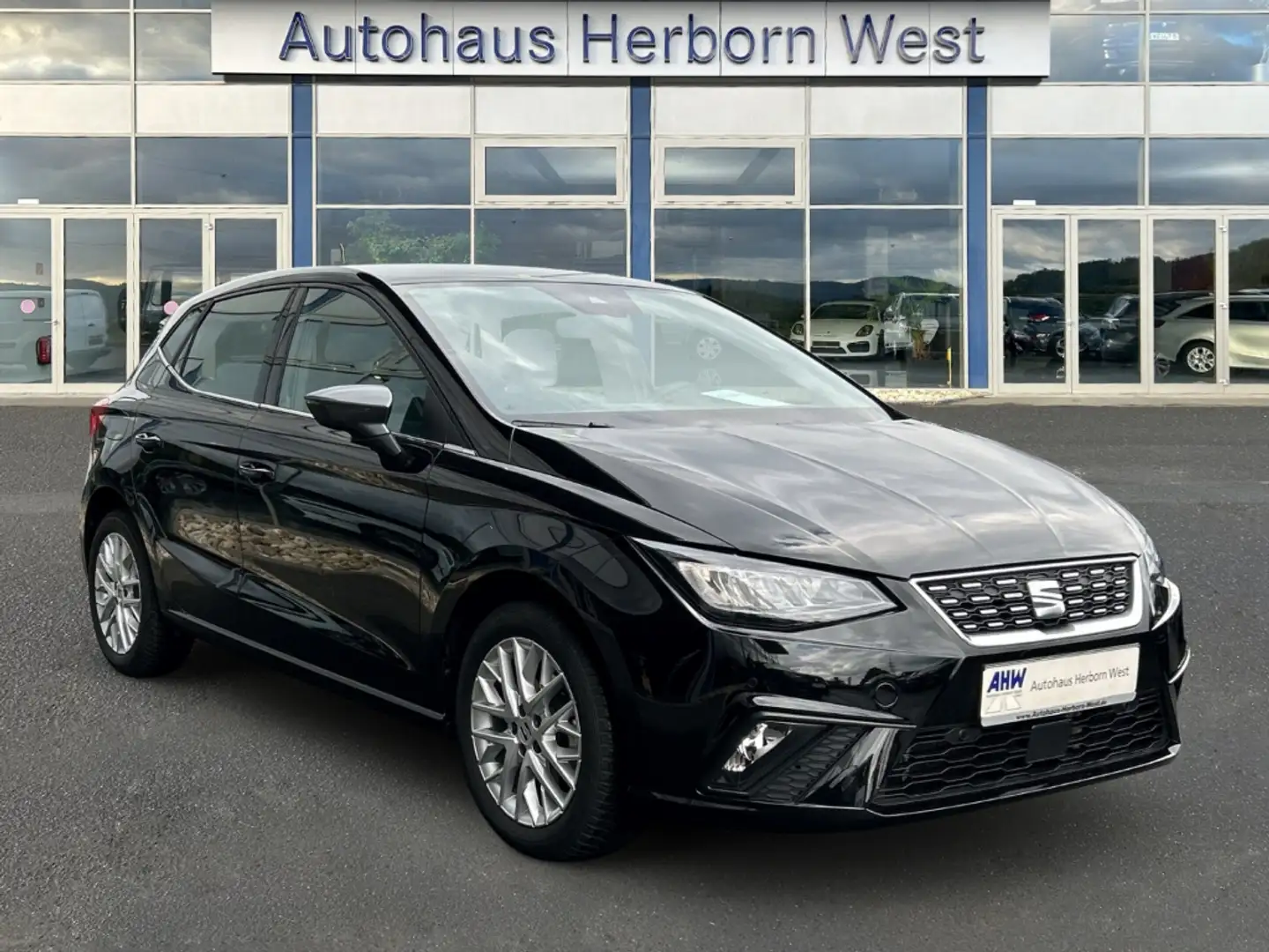 SEAT Ibiza Xcellence 1.0 TSI LED Klimaautomatik SHZ Parklenka Schwarz - 2