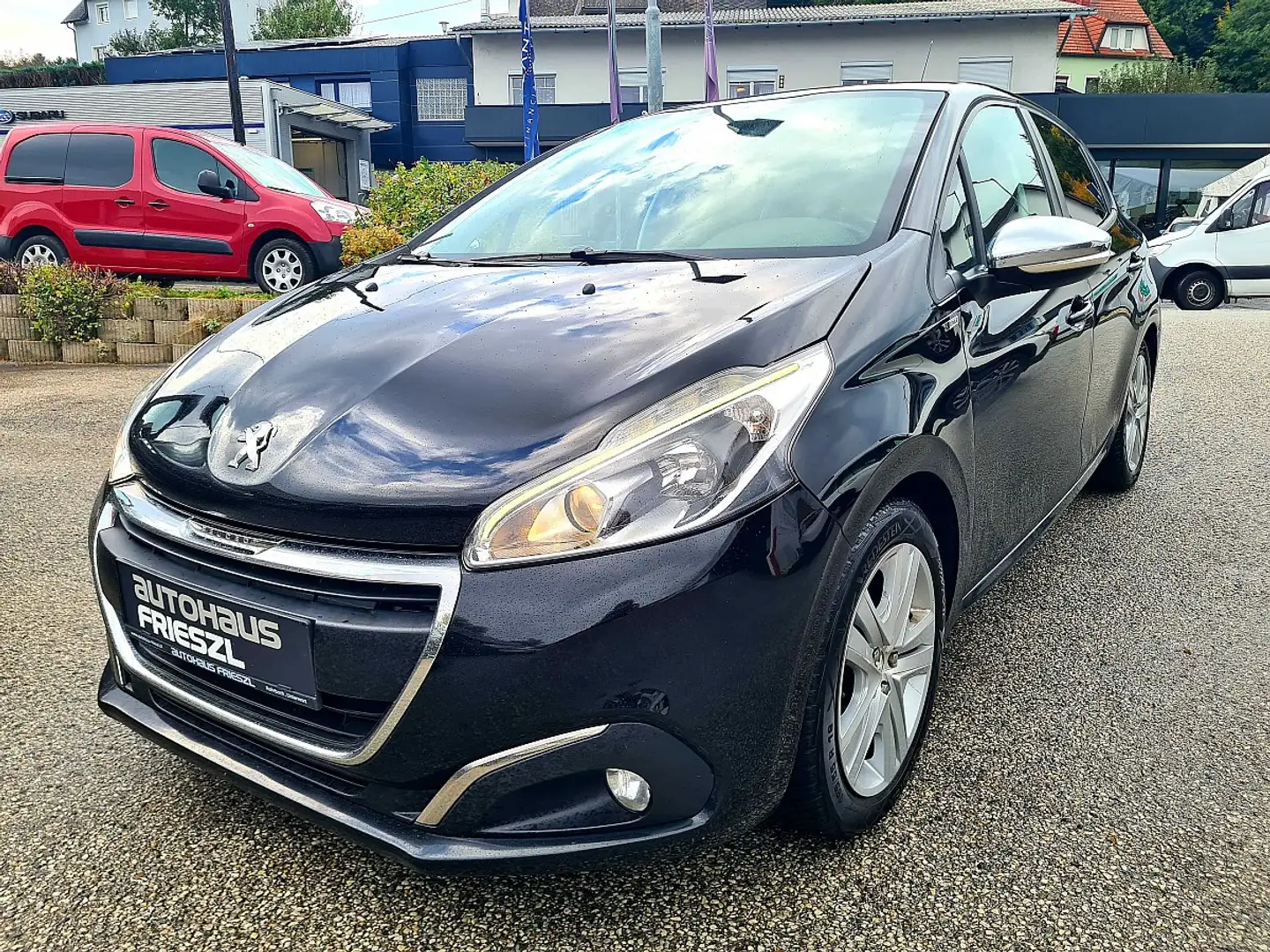 Peugeot 208 Allure 1,6 BlueHDi 100 S&S, AHK, 1. Besitz! Schwarz - 1