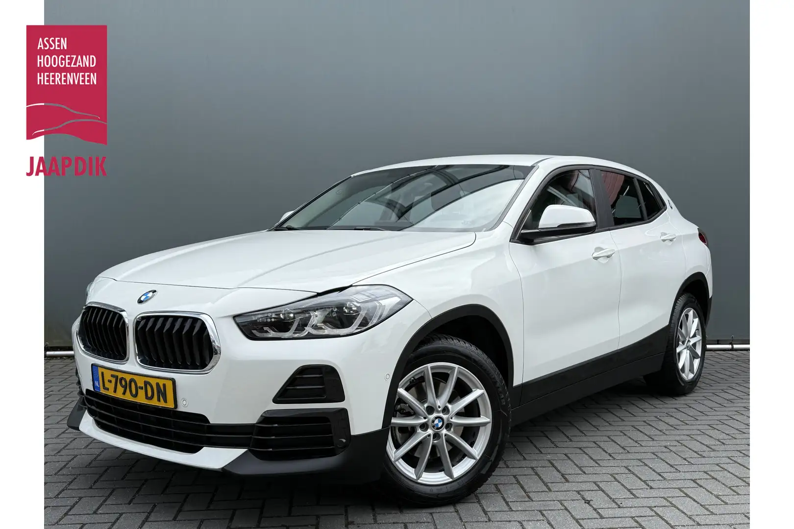 BMW X2 BWJ 2021 sDrive18i 136 PK Business Edition AUTOMAA Wit - 1