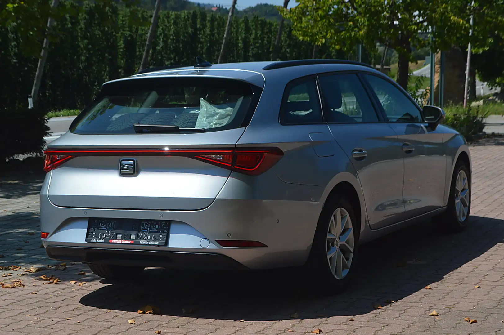 SEAT Leon SP 2,0 TDI+NAVI+LED+SHZ+ Silber - 2