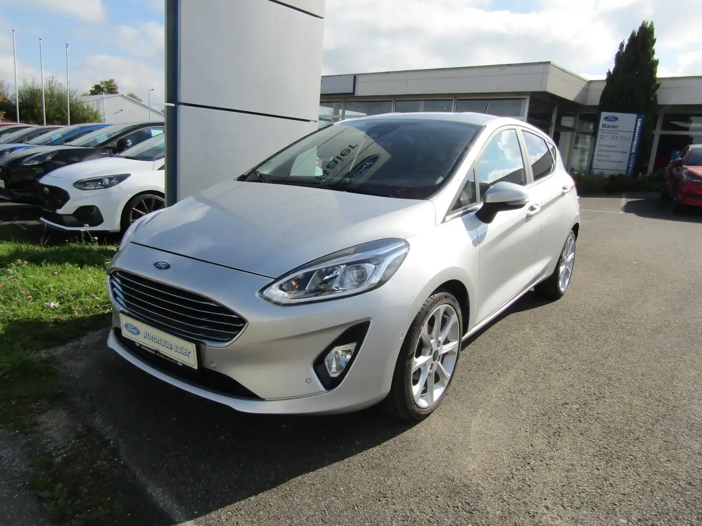 Ford Fiesta Titanium - Klimaautomatik/Sitzheizung/Navi/Keyfree Argent - 2