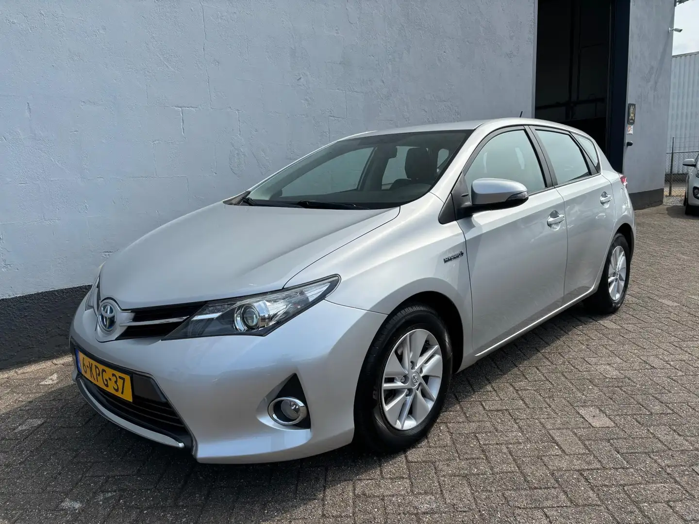 Toyota Auris 1.8 Hybrid Aspiration Automaat Grijs - 1