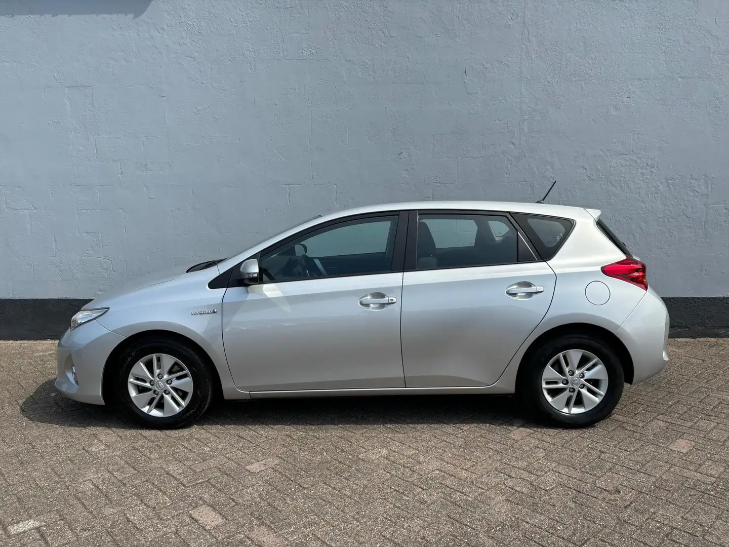 Toyota Auris 1.8 Hybrid Aspiration Automaat Grijs - 2