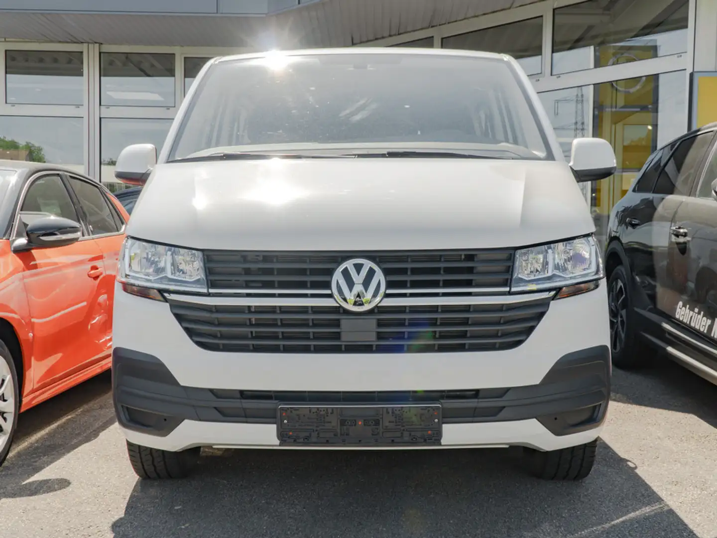 Volkswagen T6.1 Transporter Kombi 2.0 TDI FWD PDC AHK Alb - 2