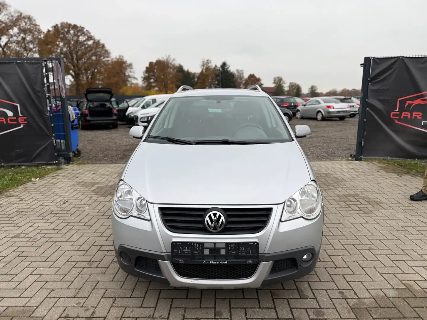 Volkswagen Polo IV CrossPolo TÜV NEU/AUTOMATIK/KLIMA/SHZ Silber - 2