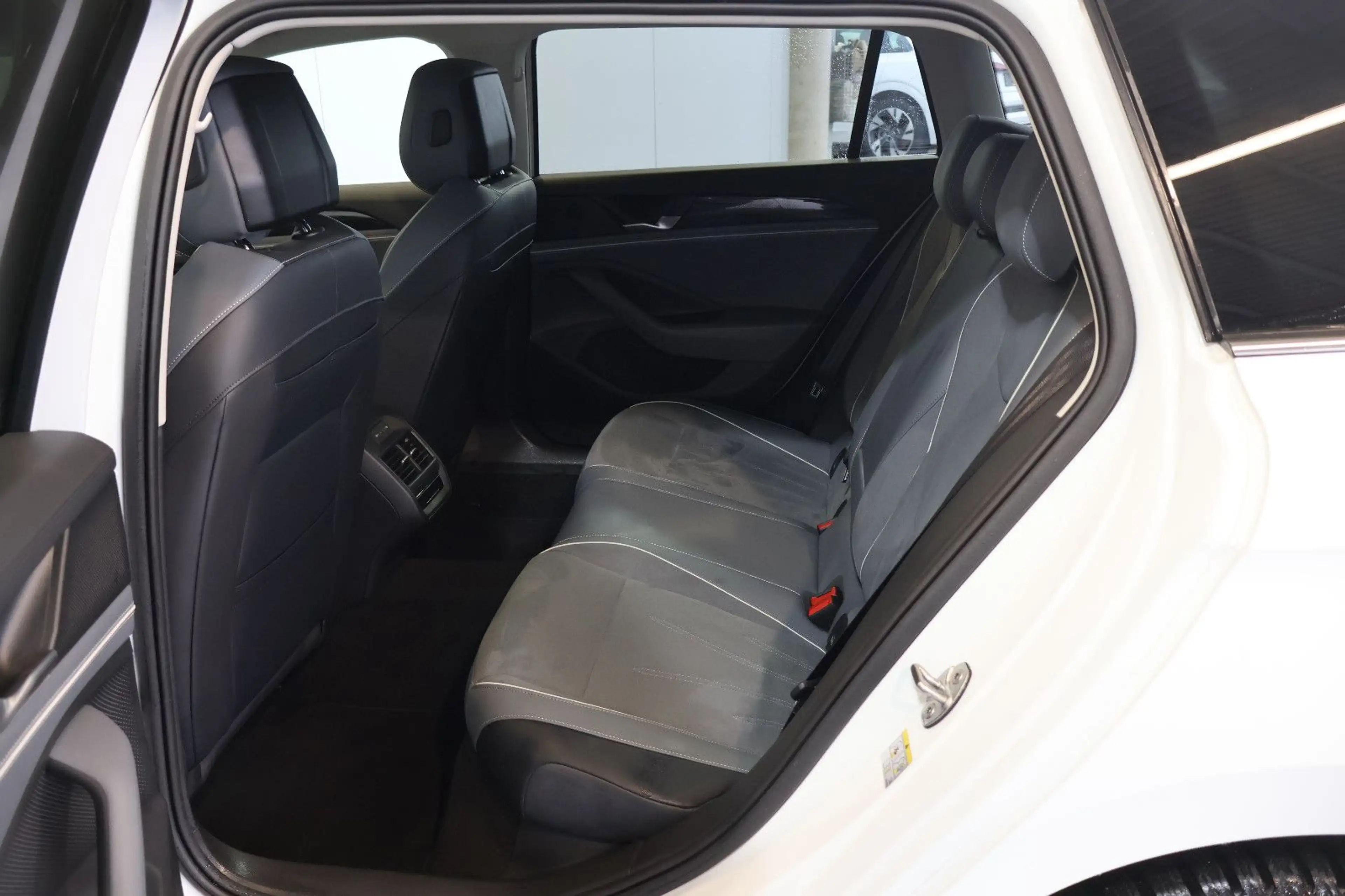 Volkswagen Passat Variant Passat 2.0 TDI Business ACC+SIDE+KAM+LANE+LED — photo 13