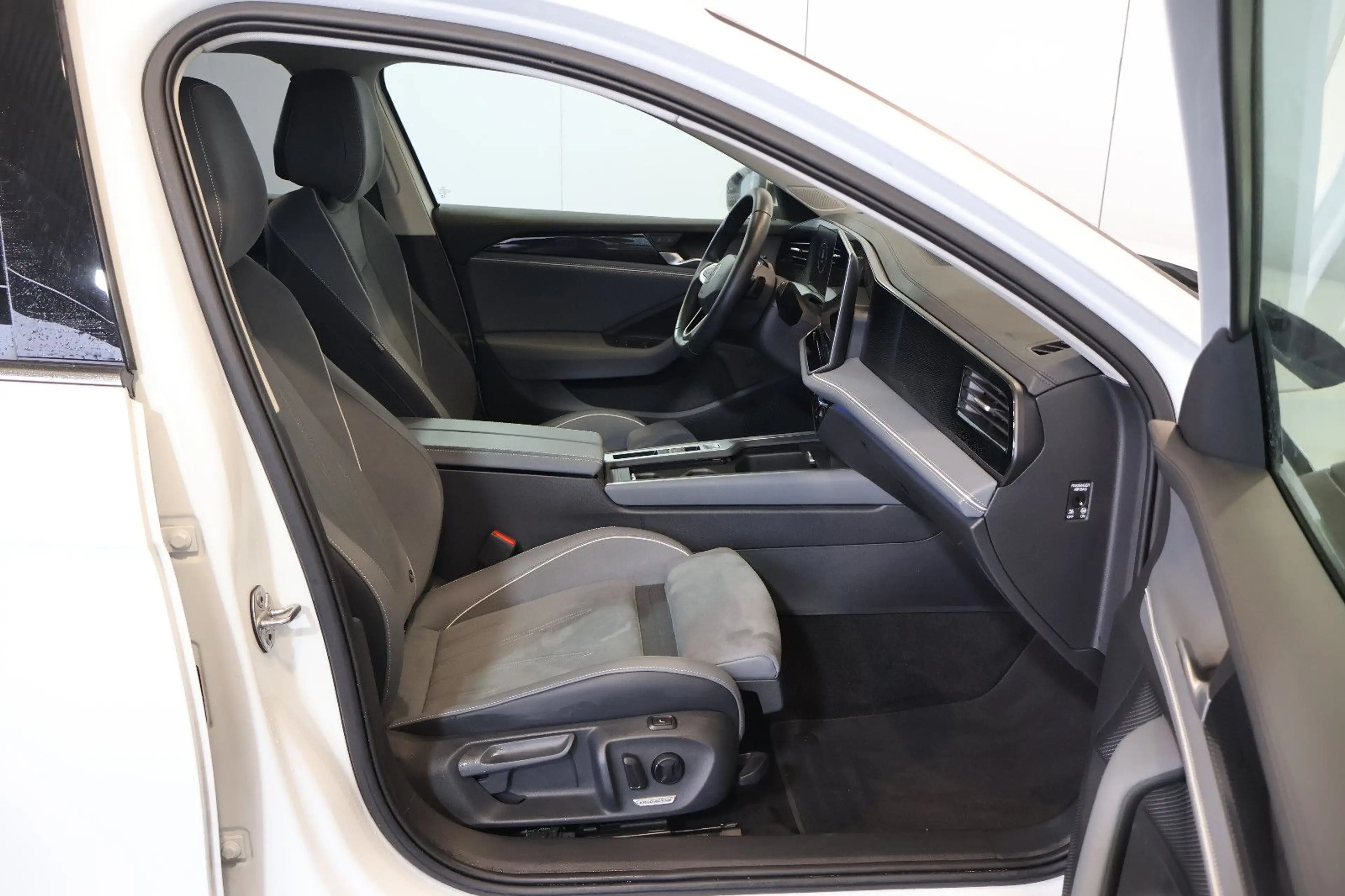 Volkswagen Passat Variant Passat 2.0 TDI Business ACC+SIDE+KAM+LANE+LED — photo 15