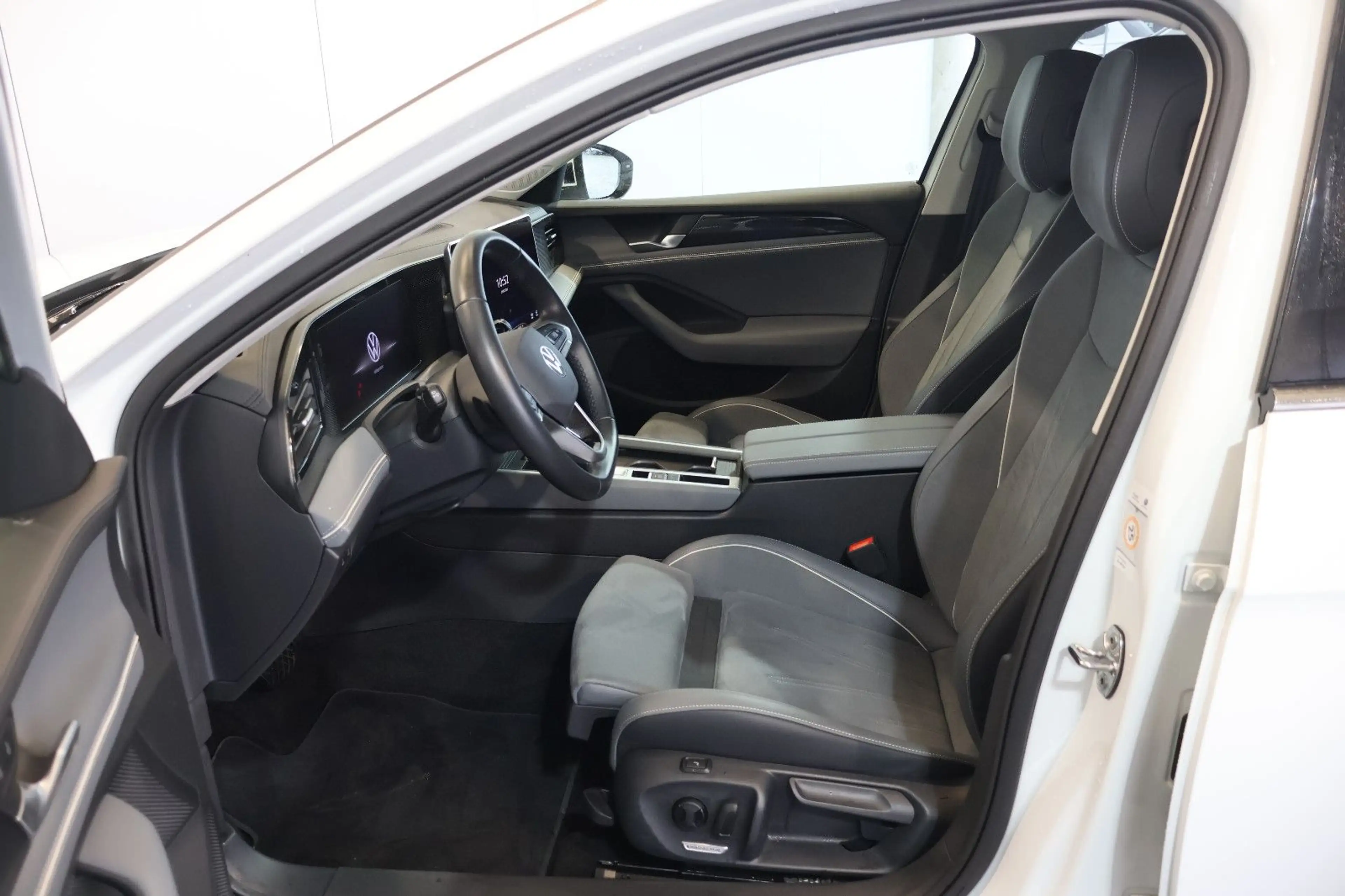Volkswagen Passat Variant Passat 2.0 TDI Business ACC+SIDE+KAM+LANE+LED — photo 11