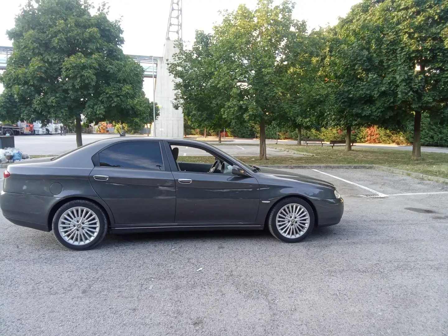 Alfa Romeo 166 2.4 jtd mjt Distinctive - 1