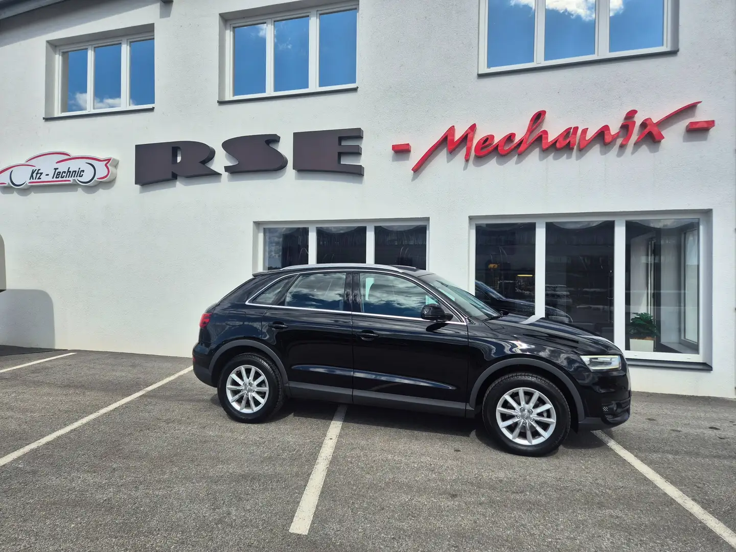 Audi Q3 2.0 TDI quattro Schwarz - 1