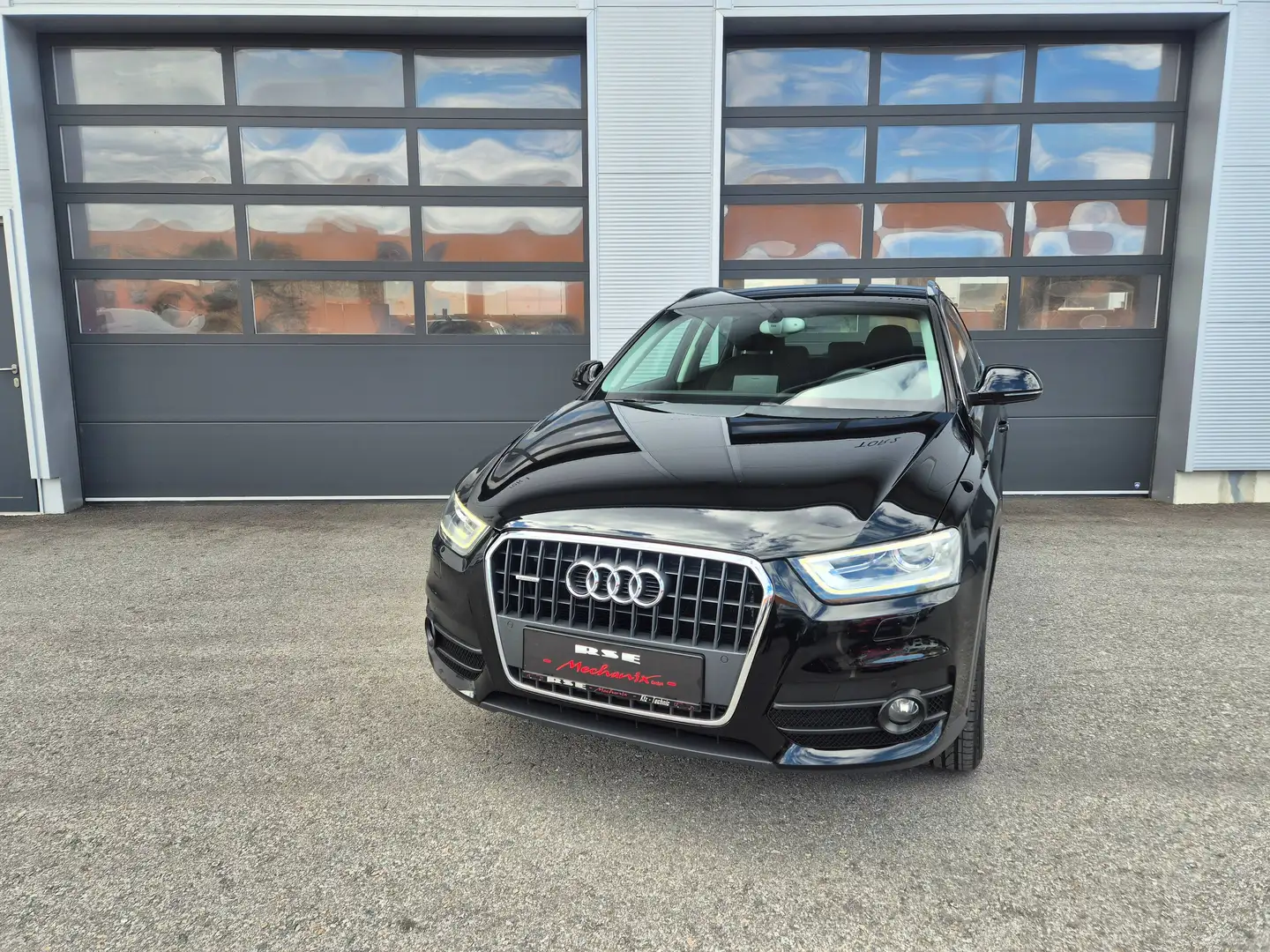 Audi Q3 2.0 TDI quattro Schwarz - 2