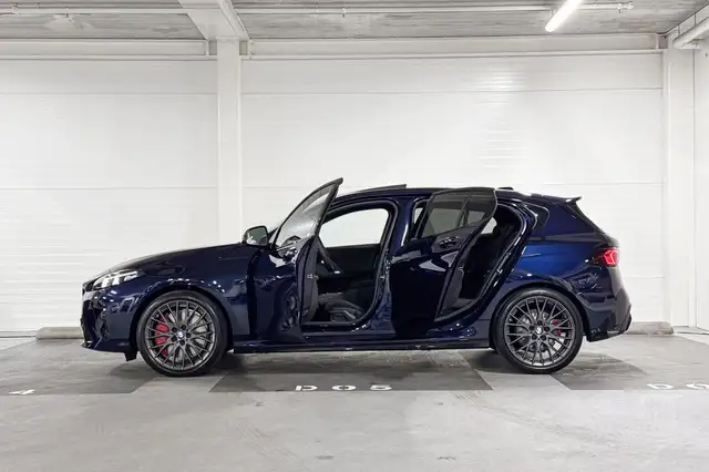 BMW 1 Series view 3